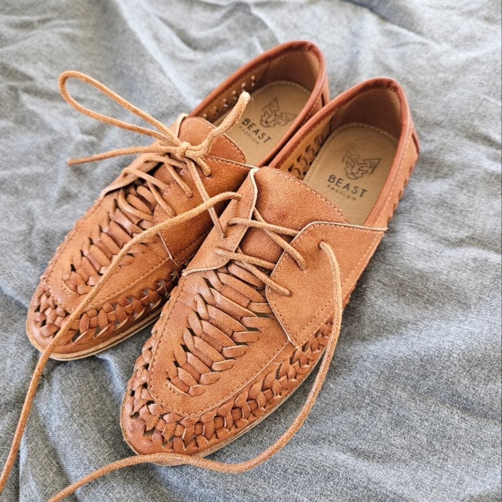 Beast Fashion Leather-like Oxford Shoes Like New Size 6